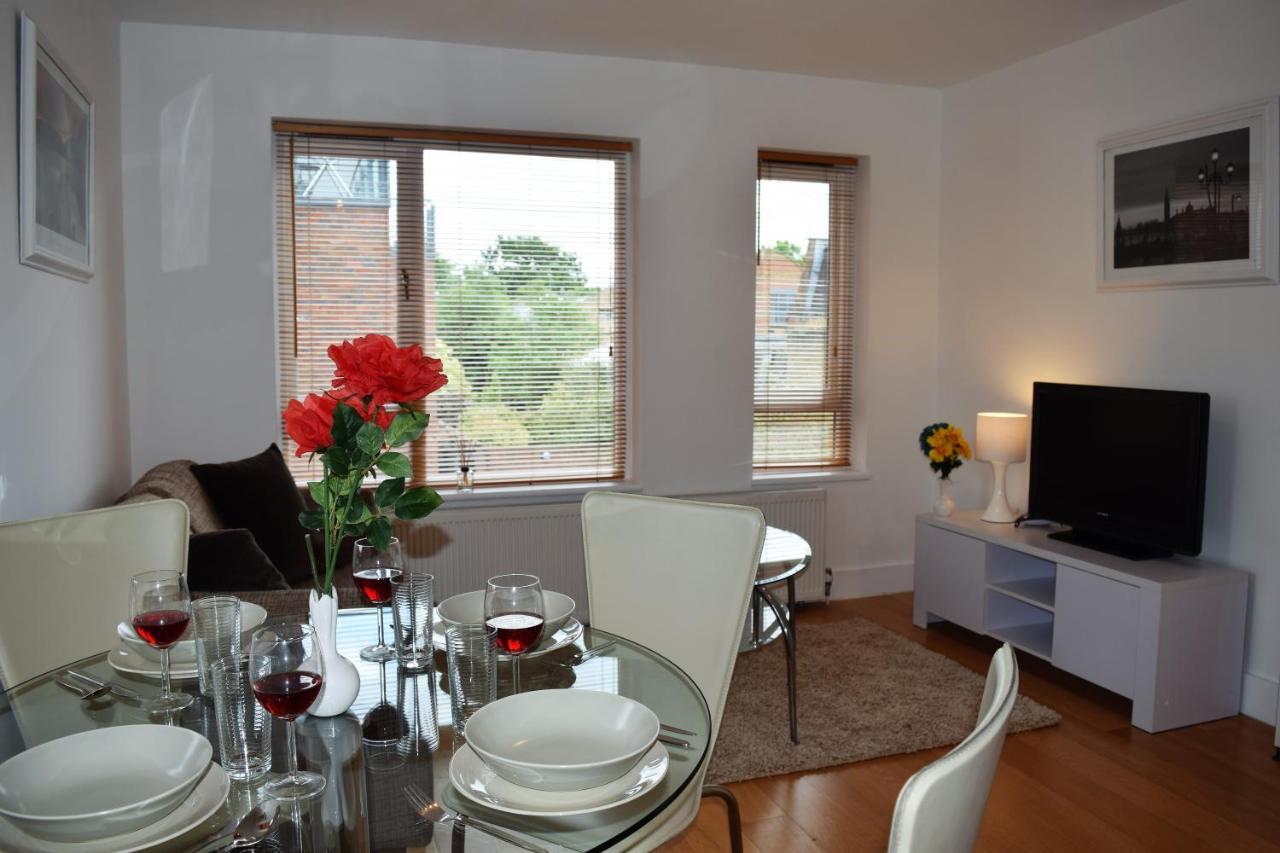 Splendid 1 Bed Flat In Stockwell, Sleeps 4 Londen