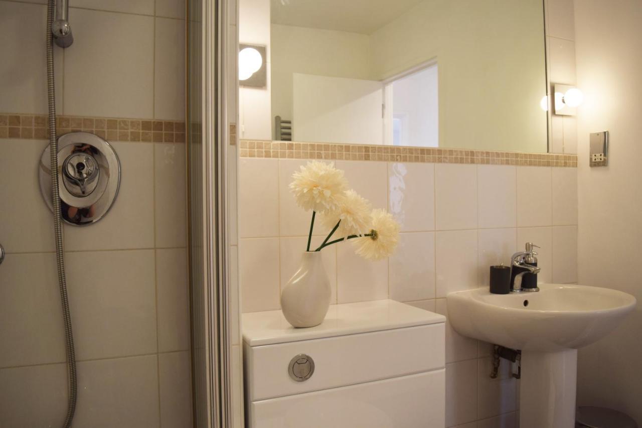 Splendid 1 Bed Flat In Stockwell, Sleeps 4 Appartement Londen