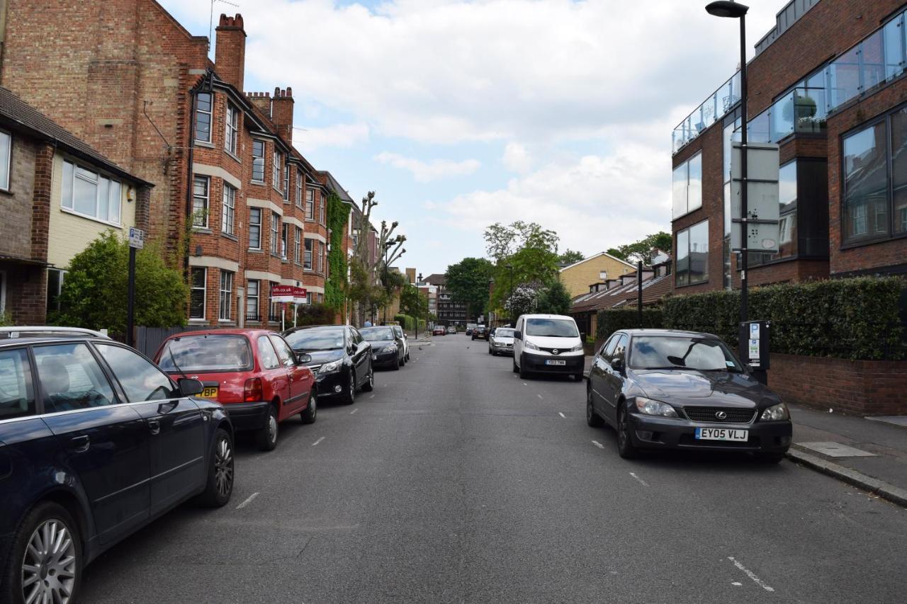 Splendid 1 Bed Flat In Stockwell, Sleeps 4 * Londen